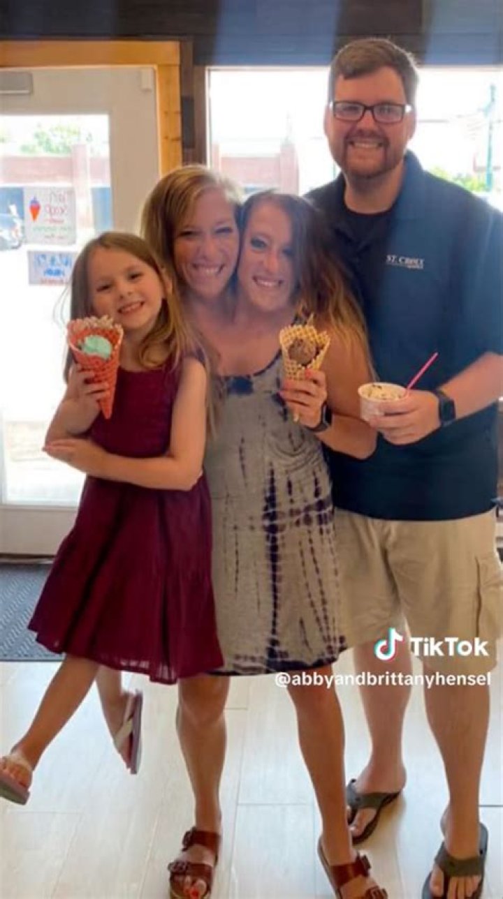 Unraveling The Abby And Brittany Hensel Family Tragedy Of 2021