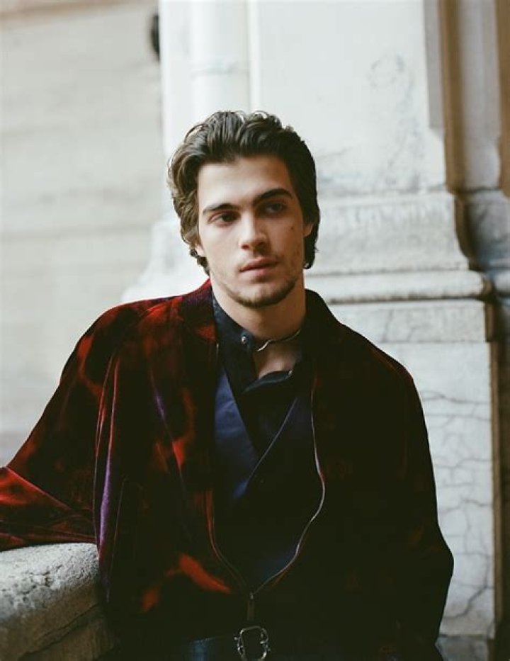 The Versatile Actor: Lorenzo Zurzolo - From Screen To Stage