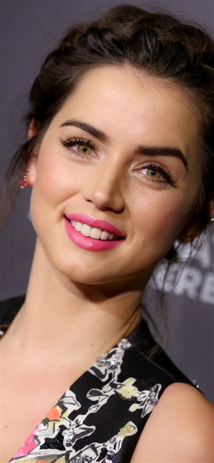 Unveiling The Allure Of Actress Ana De Armas