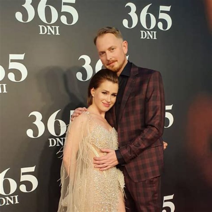 Anna Maria Sieklucka: A Deep Dive Into Her Finances