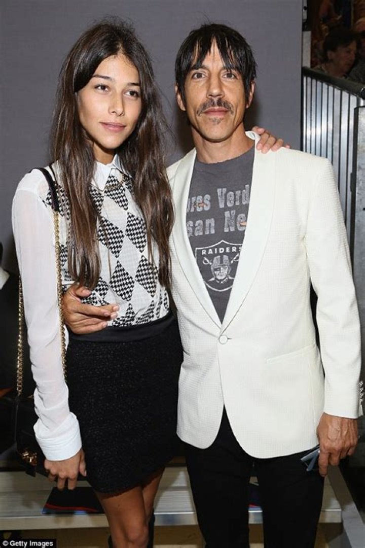 Exploring The Love Life Of Anthony Kiedis With Girlfriend: A Journey Through Romance