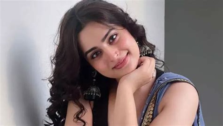 Ayesha Khan's Age In 2024: Get The Latest