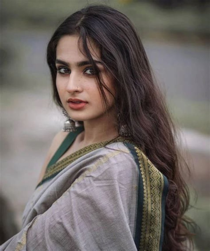 Ayesha Khan: The Versatile Star Of Pakistan's Entertainment Industry