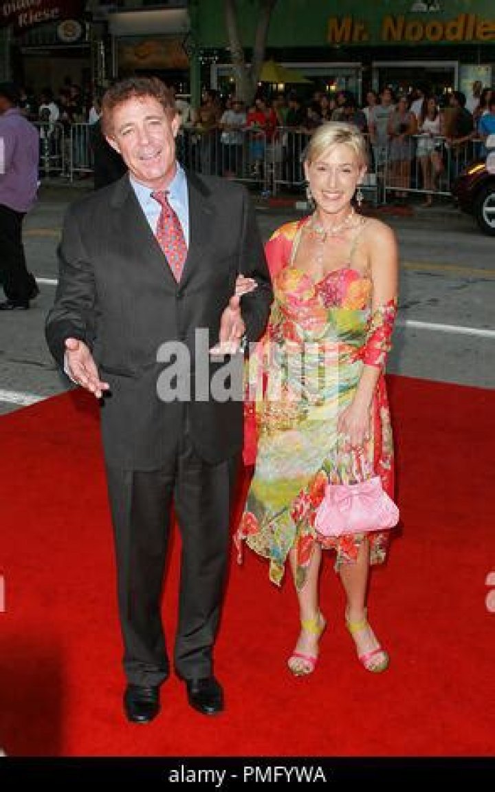 Exploring The Relationship Between Barry Williams And Elizabeth Kennedy