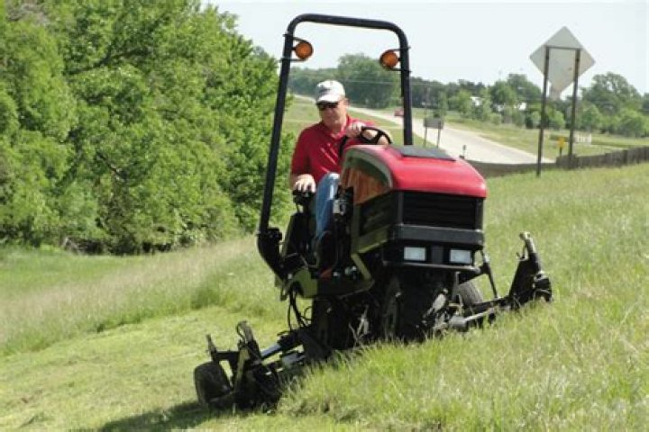 Finding The Ideal Lawn Mower For Hills: A Comprehensive Guide