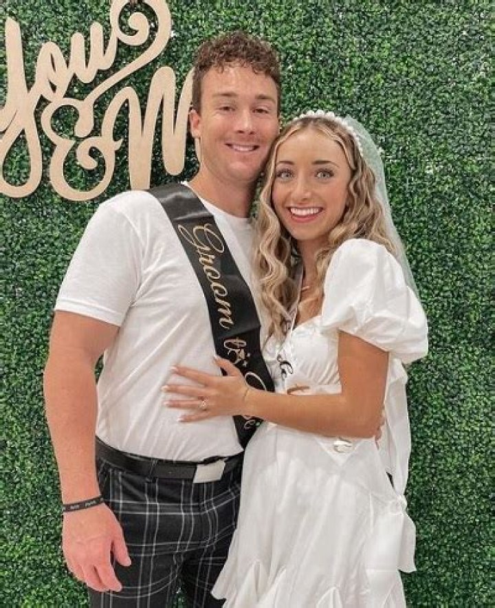 Brooklyn McKnight Height, Husband, Age, Boyfriend, Biography & Wedding