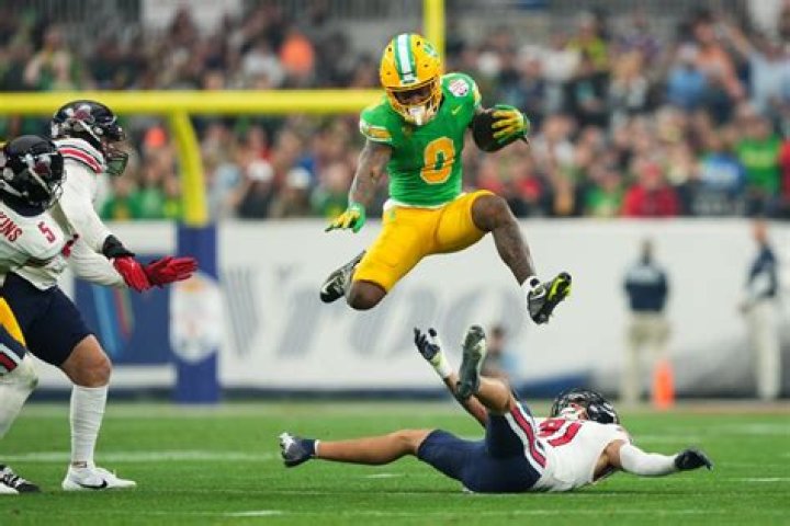 Bucky Irving Bullish on Oregon Ducks Returning Talent