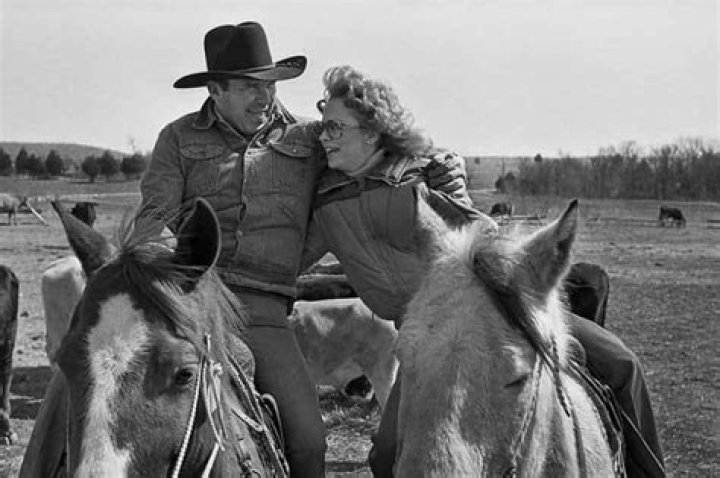 When Charlie Battles Faced Off Against Reba McEntire: A Tale Of Resilience And Rivalry