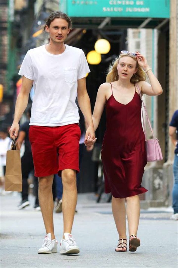 Dakota Fanning's Boyfriend: An Exclusive Look Into Her Relationships