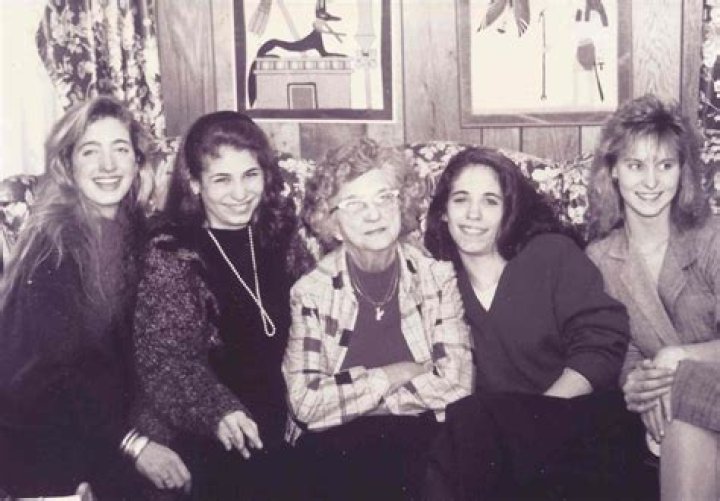 Unraveling The Family Ties: Did Carol Burnett Have Sisters?