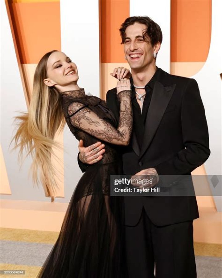 Dove Cameron's Love Life: Who's She Dating?