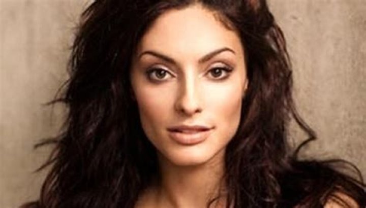 Experience The Impressive Voice Of Erica Cerra