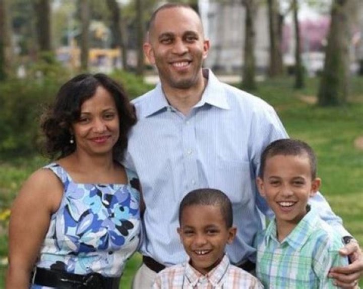 Hakeem Jeffries' Wife In Stunning Photos