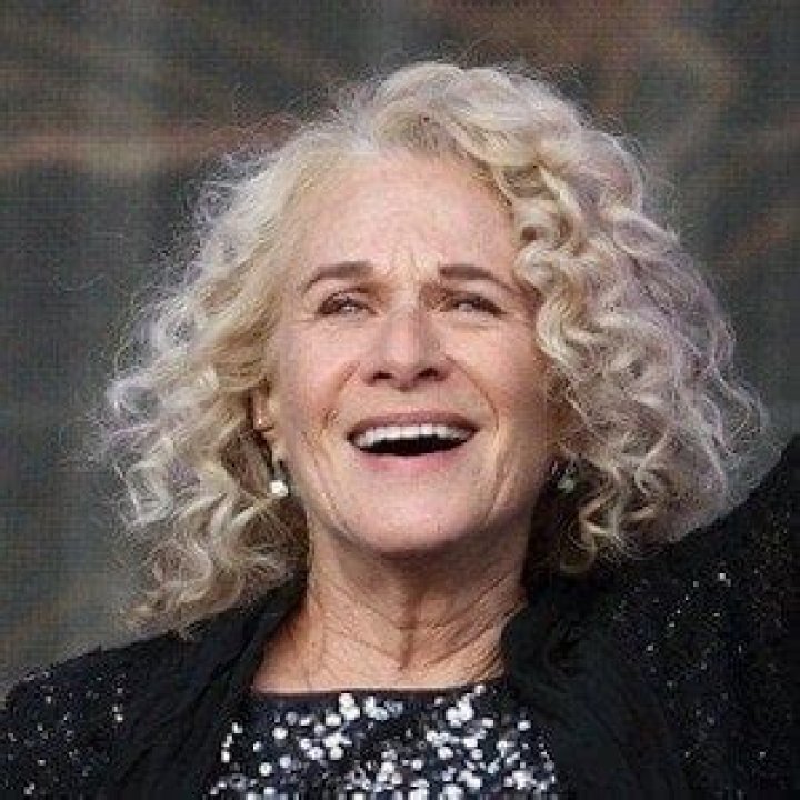 How The Legendary Carole King Built Her Enormous Fortune