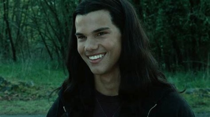 Unraveling The Age Of Taylor Lautner In Twilight
