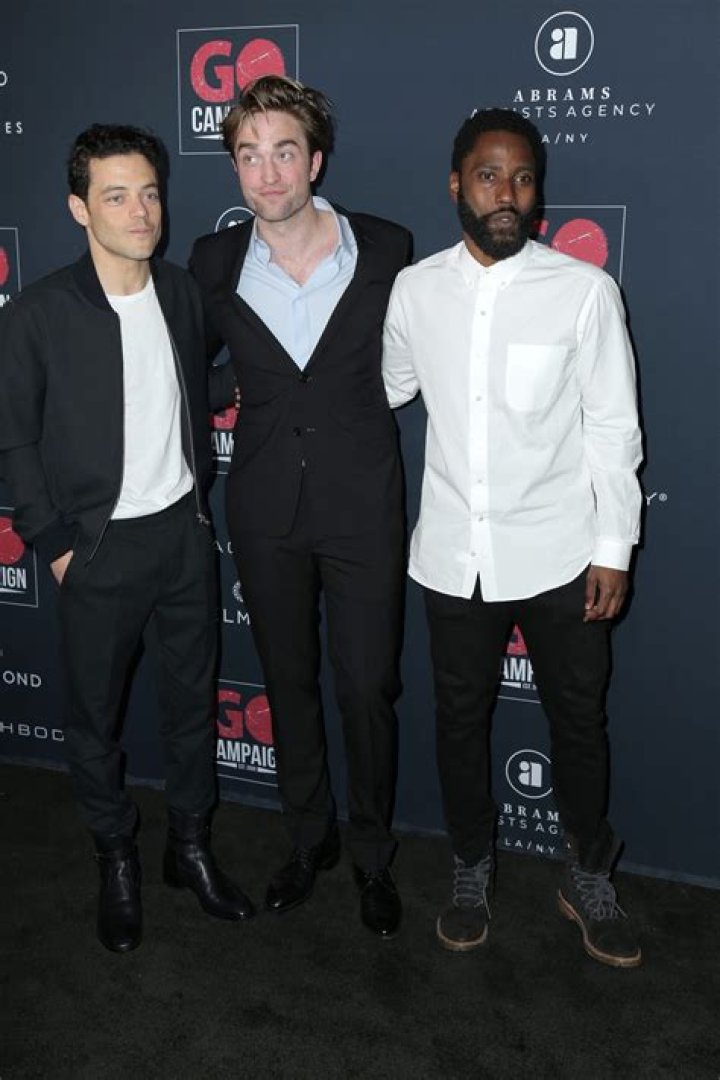 Unveiling The Mystery: Josh Gad Height In Feet