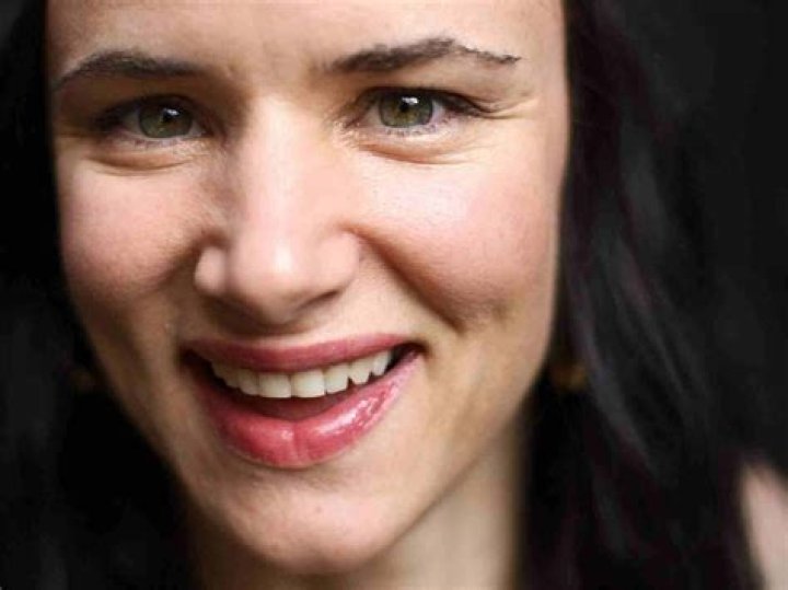 Exploring The Unique Smile Of Juliette Lewis