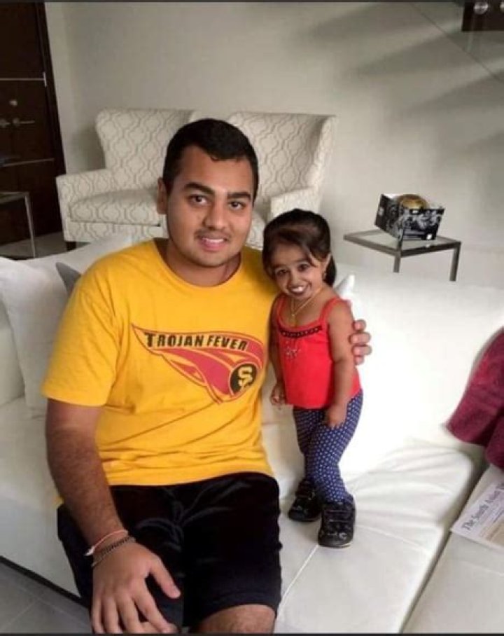 Unveiling The Allure Of Jyoti Amge: A Hot Topic In The Limelight