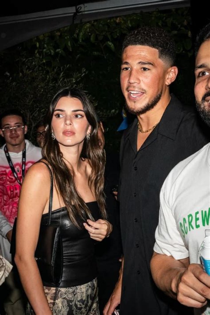 Kendall Jenner And Her Boyfriend: A Glimpse Into Their Relationship