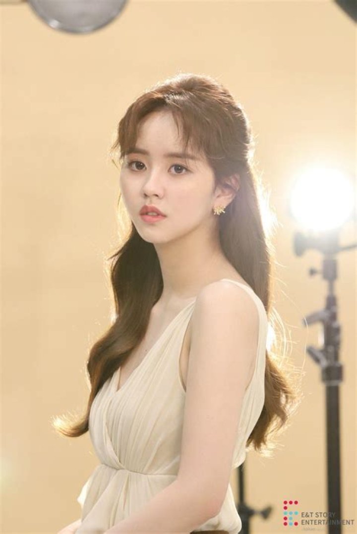 Unveiling The Beauty Of Kim So Hyun's Body: A Closer Look