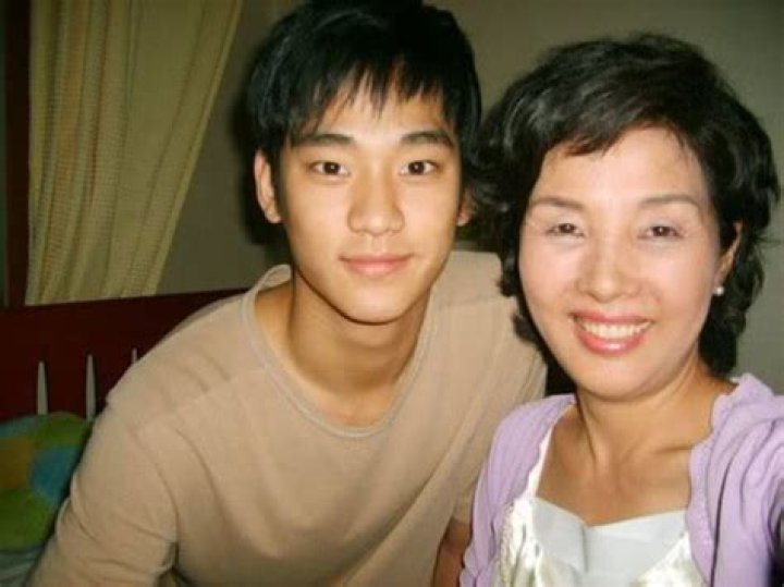 Unveiling The Heart: Kim Soo-hyun's Mother And Her Impact On A Star