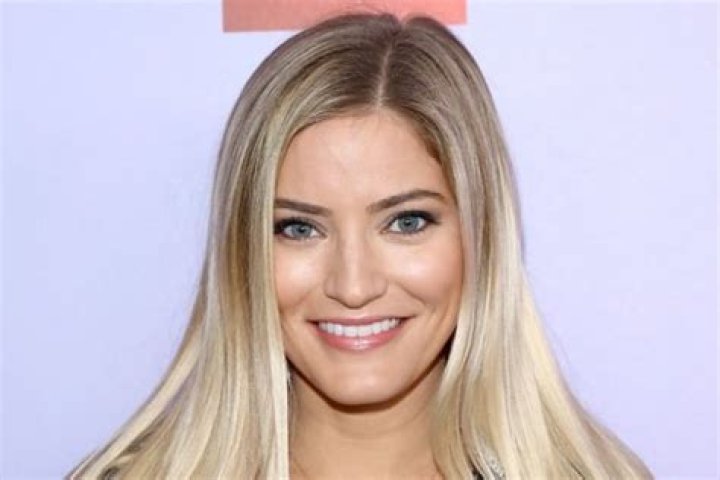 Know All About Justine Ezarik Or iJustine’s Sister Breanne Ezarik