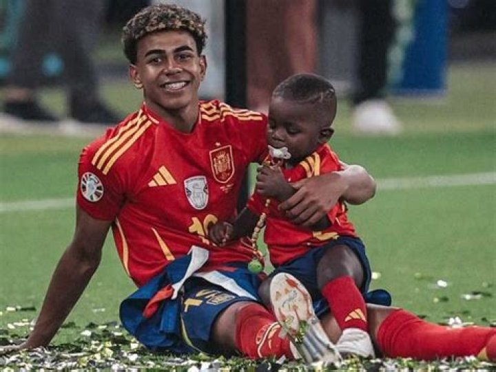 Exploring The Family Ties Of Lamine Yamal: Brothers And Sisters