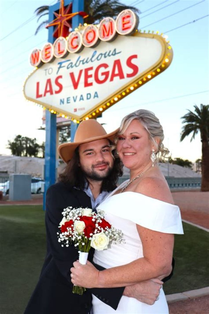 Unforgettable Memories: Renewing Vows In Las Vegas