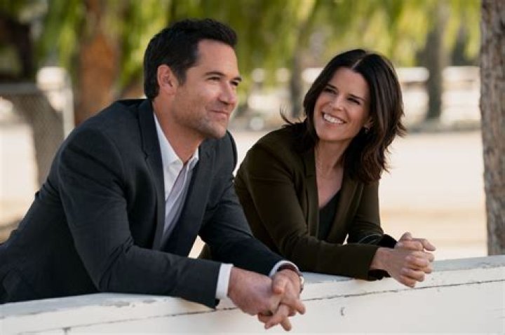 Unveiling Neve Campbell's Relationships: A Journey Through Love And Connection