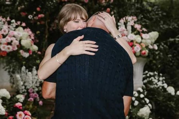 Eye-catching Photo Of Travis Kelce And Taylor Swift | Exclusive Snapshots