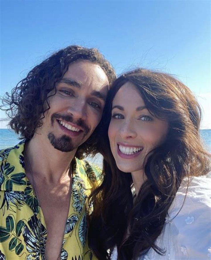 Unraveling Robert Sheehan's Love Life: Who Is His Girlfriend In 2024?
