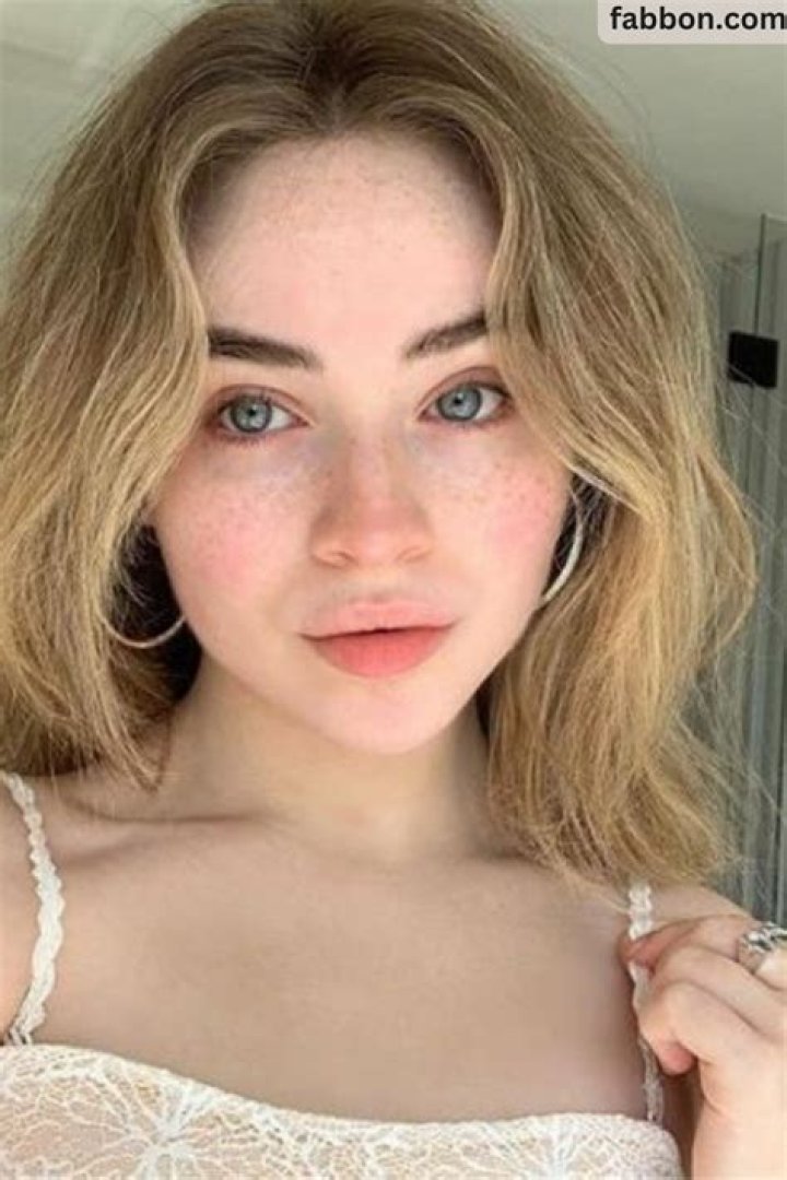 Sabrina Carpenter's Natural Beauty: A Peek At Her Radiant No-Makeup Look
