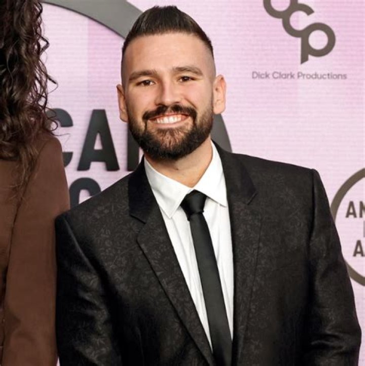 Discovering Shay Mooney's Height: The Man Behind The Music