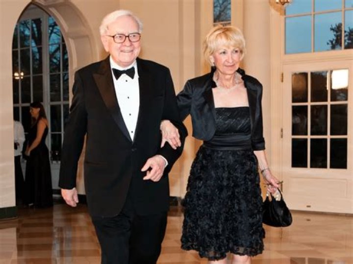 Who is Warren Buffet's wife Astrid Menks? Her Wiki-Bio facts.