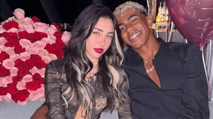 Unveiling The Mystery: Who Is Yamal Dating?