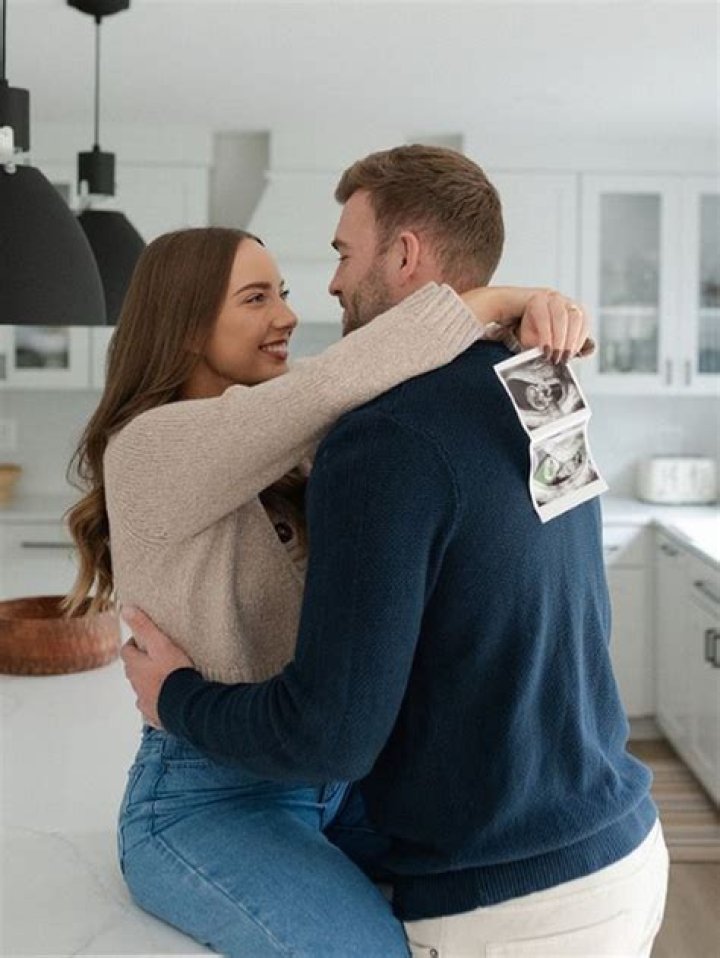 Unraveling The Mystery: Who's Eminem Dating?