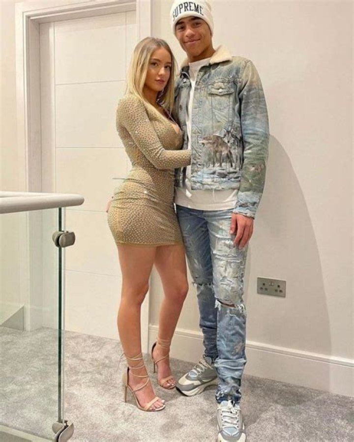 Unraveling The Complex Relationship: Why Is Harriet Robson Still With Greenwood?